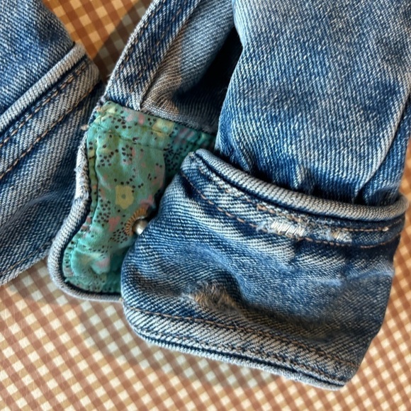 Duck Head women’s Jean Jacket trucker distressed denim. Size Small.Pockets - Picture 4 of 11